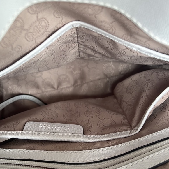 Michael Kors white large hamilton 2 way bag. - Picture 10 of 14